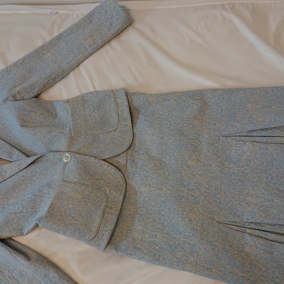 View Collection Suit - Picture 3 of 4